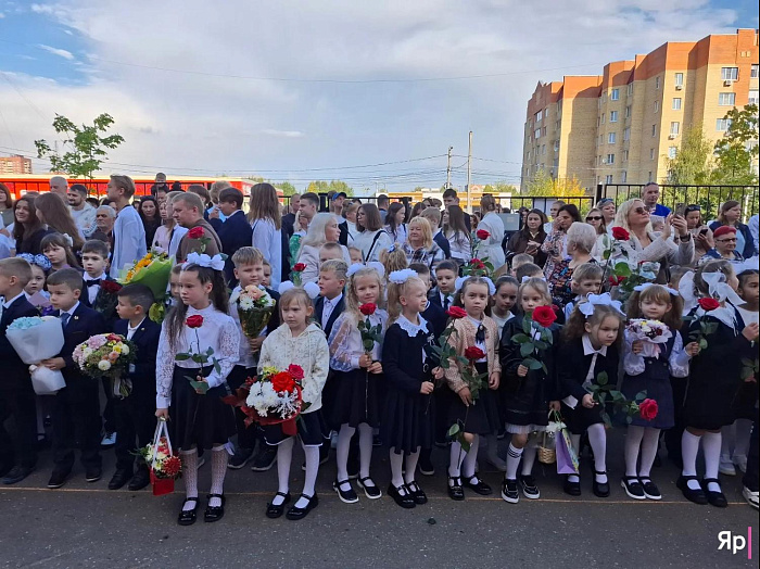 Школьный вальс, самолётик знаний и первый звонок: в Ярославле отпраздновали день знаний