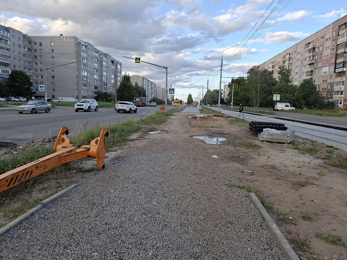 Ходили с удовольствием: любимую пешеходную дорожку брагинцев в Ярославле благоустроят позже