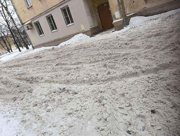 «Ждать, когда само растает?»: почему Ярославль утопает в снежной каше