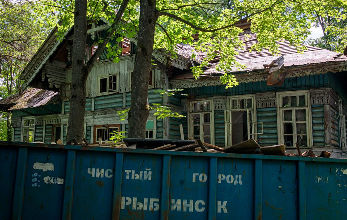 В Ярославской области вандалы разгромили историческое здание бурлацкой больницы