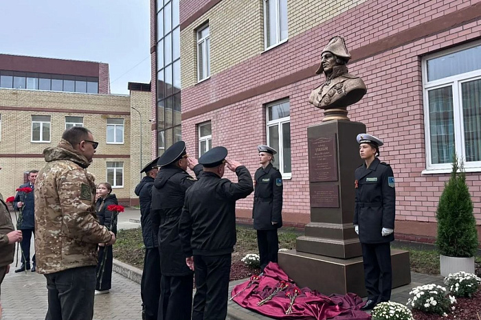 В десять этажей: в Ярославле создали граффити в память о непобедимом адмирале