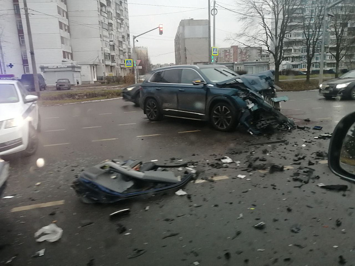 Есть пострадавшие: в Ярославле на Ленинградском проспекте произошло ДТП