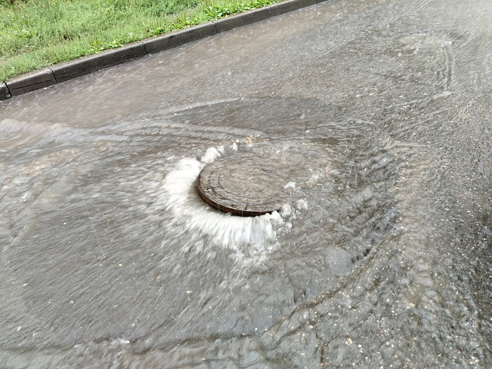 Ярославль ушёл под воду: городской потоп в фотографиях и мемах