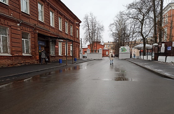 В Ярославле отремонтировали территорию больницы скорой медицинской помощи имени Соловьёва