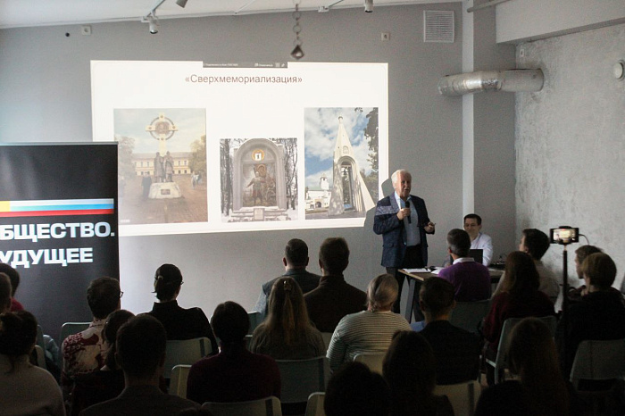 Между памятью и современностью: в Ярославле обсудили возвращение исторических названий улицам