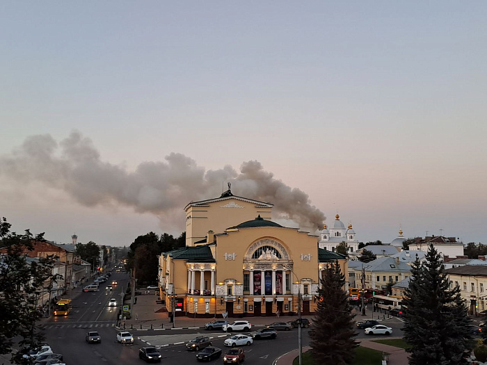 Пролили сверху донизу: жители опасаются обрушения дома-памятника в центре Ярославля после пожара