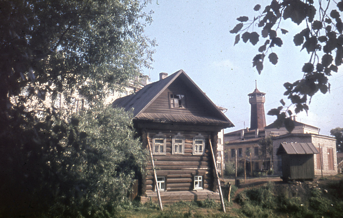 На продажу выставлен старейший деревянный дом в Ярославской области