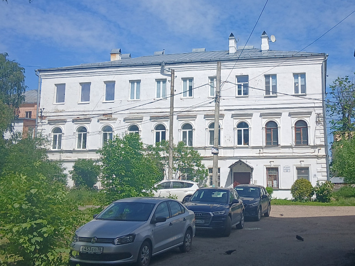 В Ярославле продают флигель усадьбы купцов Тихомировых, ранее изъятый у собственника