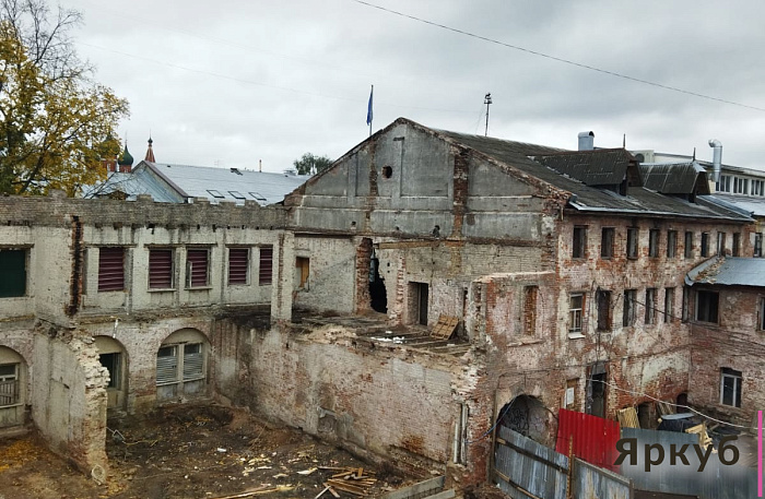 Руины реконструкции: в центре Ярославля памятник XVIII века лишился стен