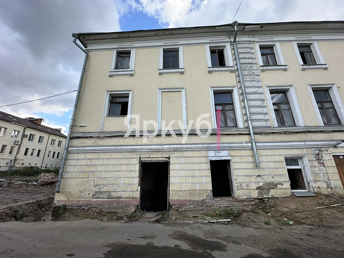 В центре Ярославля разобрали часть исторической усадьбы — строители обещают восстановить памятник архитектуры