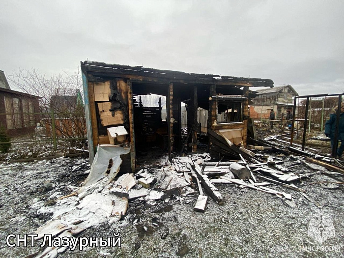 В Ярославском районе из-за неисправного дымохода возник пожар, в котором погиб мужчина