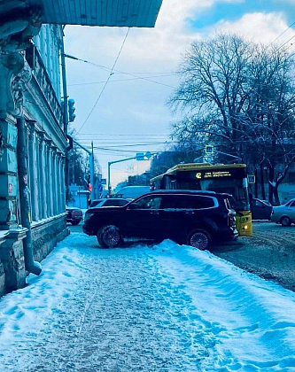 Перевёртыш, ДТП с автобусом и безумный пешеход: в Ярославле произошла серия ДТП