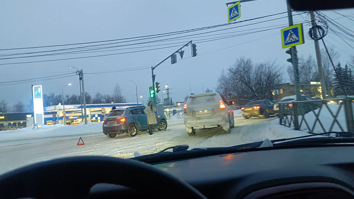 Метель вечером — пробки утром: Ярославль встретил утро после снегопада
