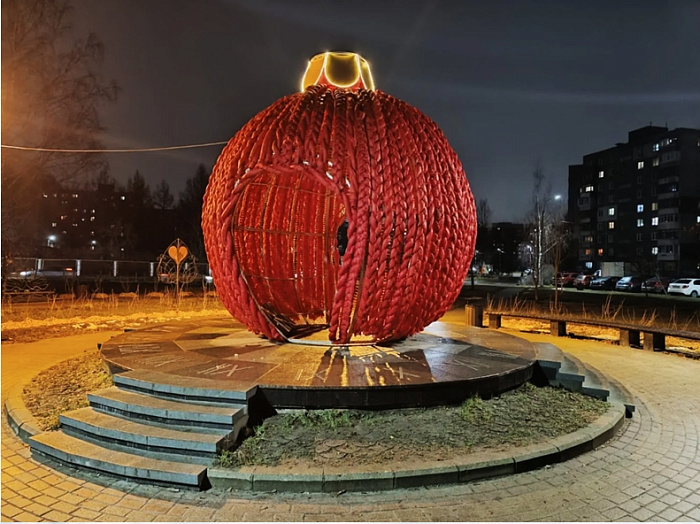 Подарок к Новому году: площадь Юности в Ярославле украсил световой фонтан