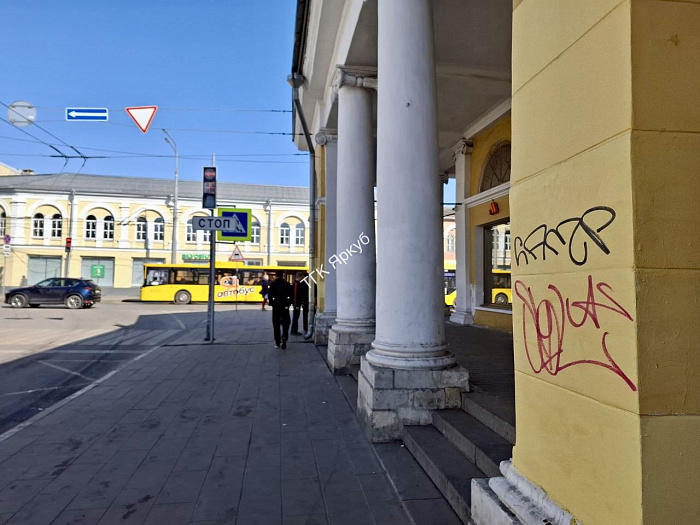 Налёт вандалов продолжается: в Ярославле неизвестные разрисовали фасады домов в историческом центре
