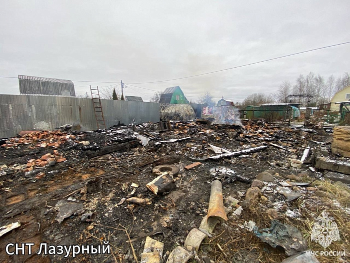 В Ярославском районе из-за неисправного дымохода возник пожар, в котором погиб мужчина