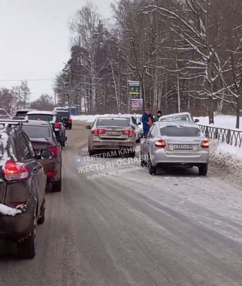 Перевёртыш, ДТП с автобусом и безумный пешеход: в Ярославле произошла серия ДТП