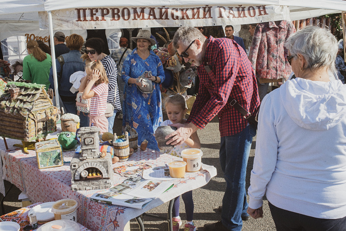 Изобилие местных продуктов и атмосфера русской ярмарки: в Ярославле прошла выставка «ЯрАгро — 2023»