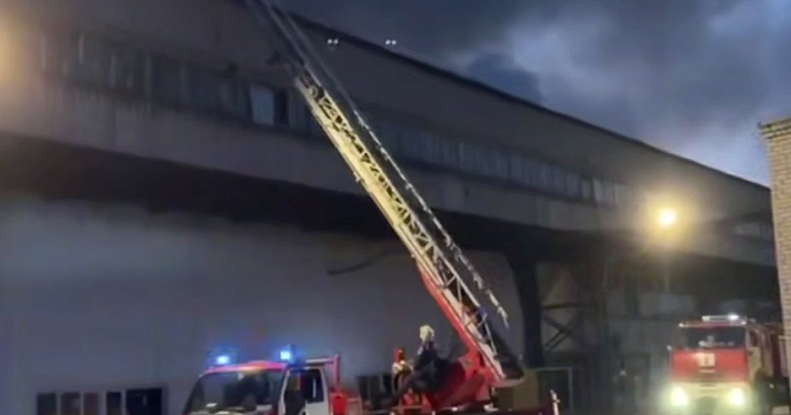 В Ярославле потушили крупный пожар на моторном заводе