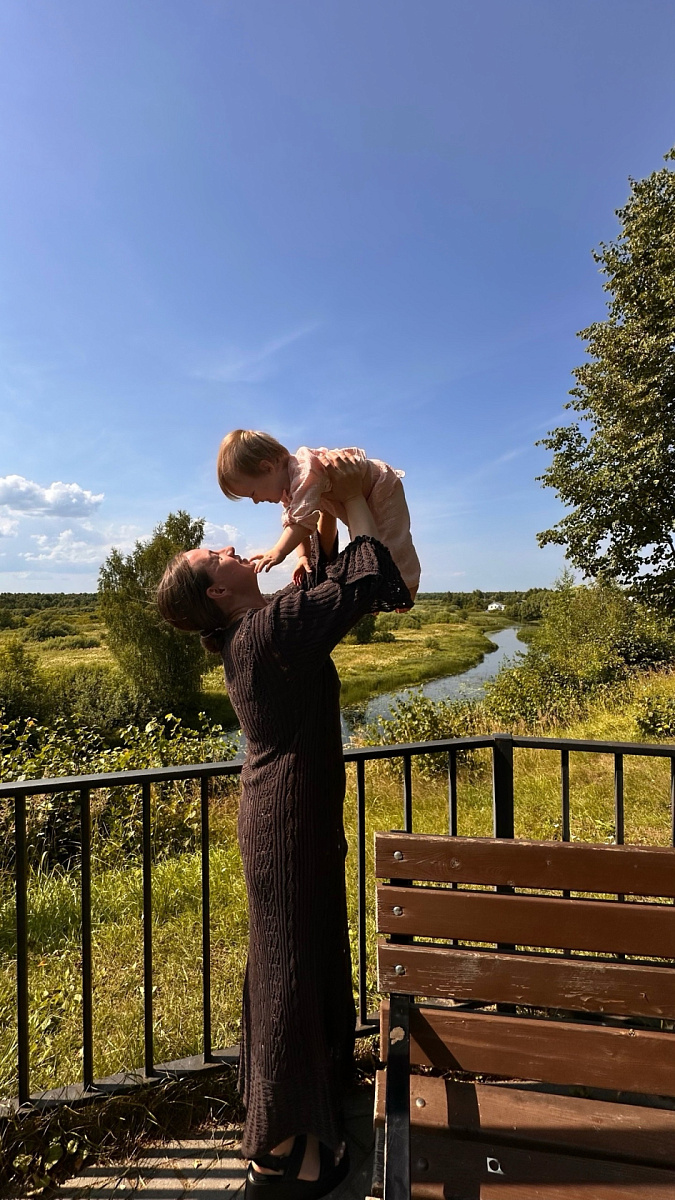 «Глаза боятся, а руки делают»: ярославна променяла городскую суету на старый дом за 400 тысяч
