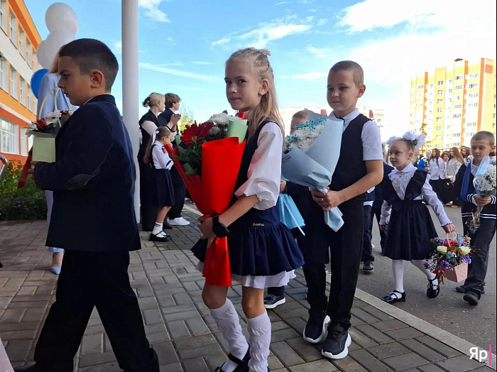 Школьный вальс, самолётик знаний и первый звонок: в Ярославле отпраздновали день знаний